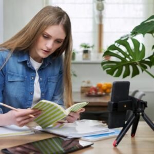 Pearson Edexcel Award in English: Reading, Writing & Communication Course Thumbnail